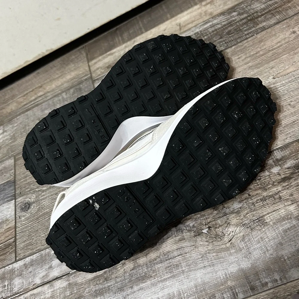 Nike Sneakers in White Waffle Debut sneaker shoes